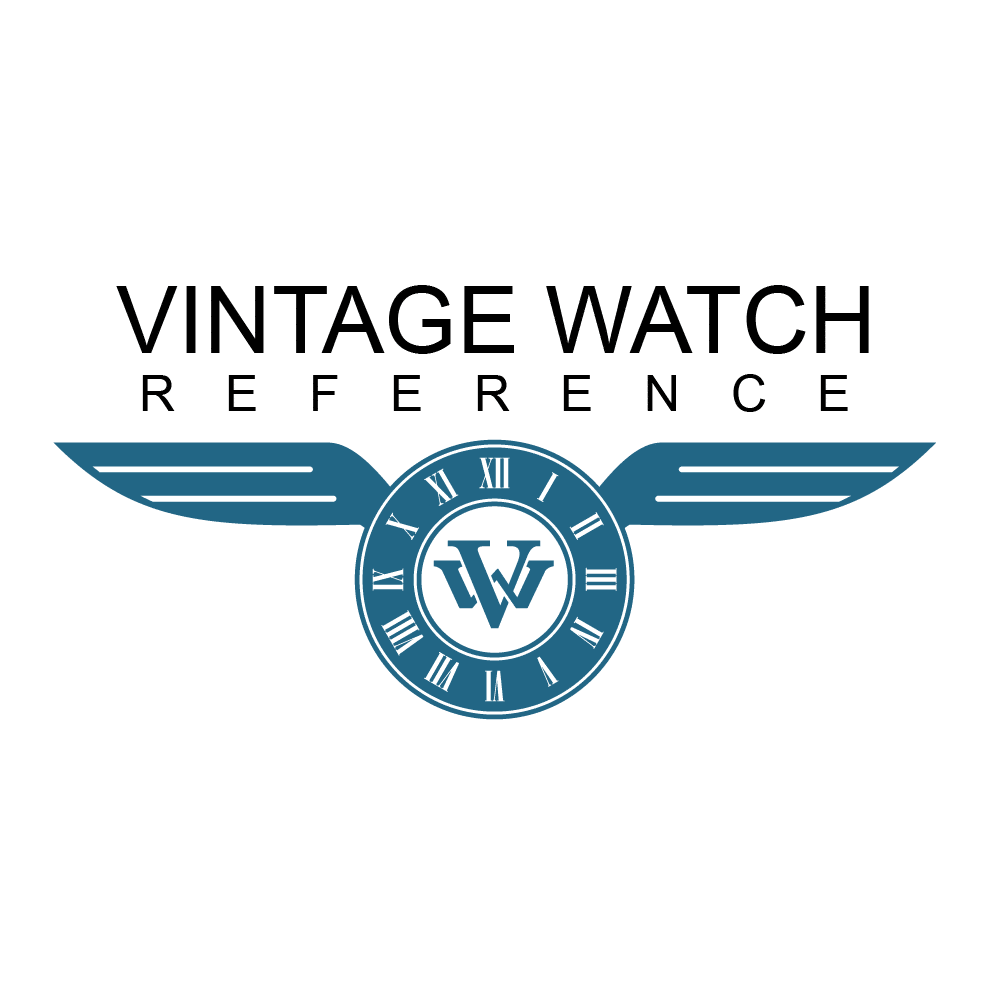 Logo pour Vintage Watch Reference comprenant un texte en gras au-dessus d'un cadran d'horloge ailé avec des chiffres romains. À l'intérieur de l'horloge se trouve un monogramme VW stylisé. Le design utilise le bleu et le noir sur un fond blanc pour un look classique de Vintage Watch Reference.