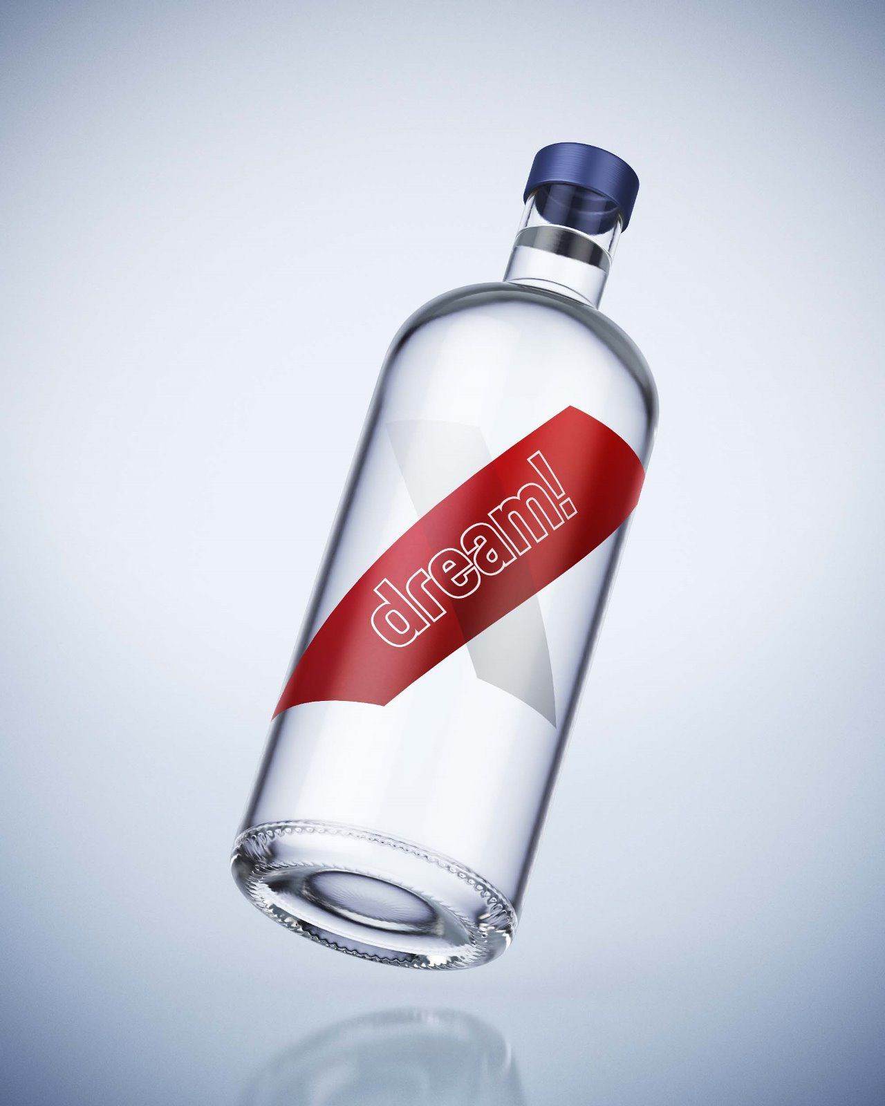Une bouteille en verre transparent avec un bouchon bleu flotte sur un fond clair. La bouteille porte une étiquette rouge en diagonale avec le mot dream ! écrit en lettres minuscules blanches.