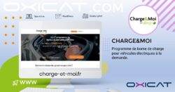Graphique numérique faisant la promotion de Charge&Moi, un programme de bornes de recharge à la demande pour les véhicules électriques en France. Elle met en scène un écran d'ordinateur affichant le site web, des logos et des éléments de design colorés.